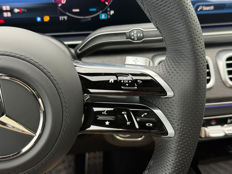 Mercedes-Benz GLS Vehicle Full-screen Gallery Image 17
