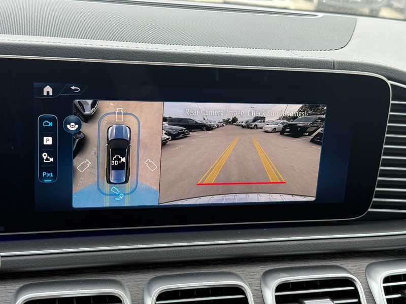 Mercedes-Benz GLS Vehicle Full-screen Gallery Image 18