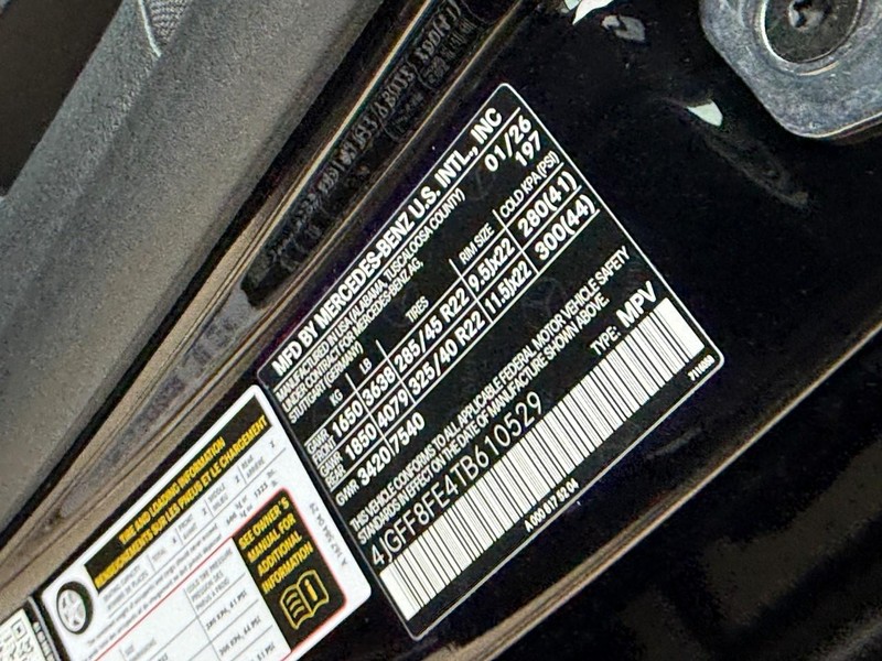 Mercedes-Benz GLS Vehicle Full-screen Gallery Image 19