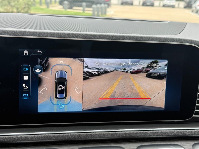 Mercedes-Benz GLE Vehicle Full-screen Gallery Image 20