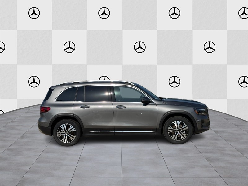 Mercedes-Benz GLB Vehicle Full-screen Gallery Image 2