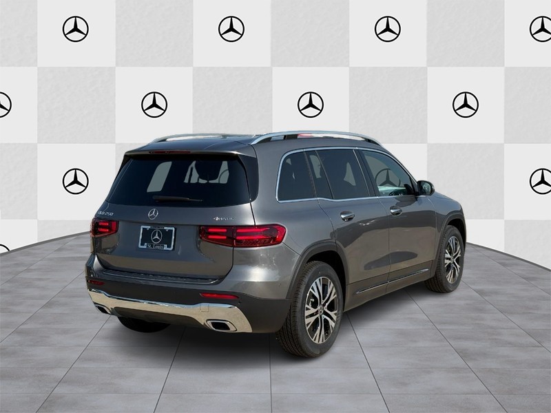 Mercedes-Benz GLB Vehicle Full-screen Gallery Image 3