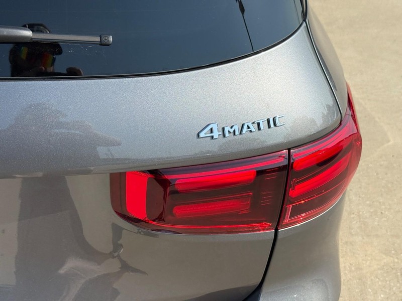 Mercedes-Benz GLB Vehicle Full-screen Gallery Image 5