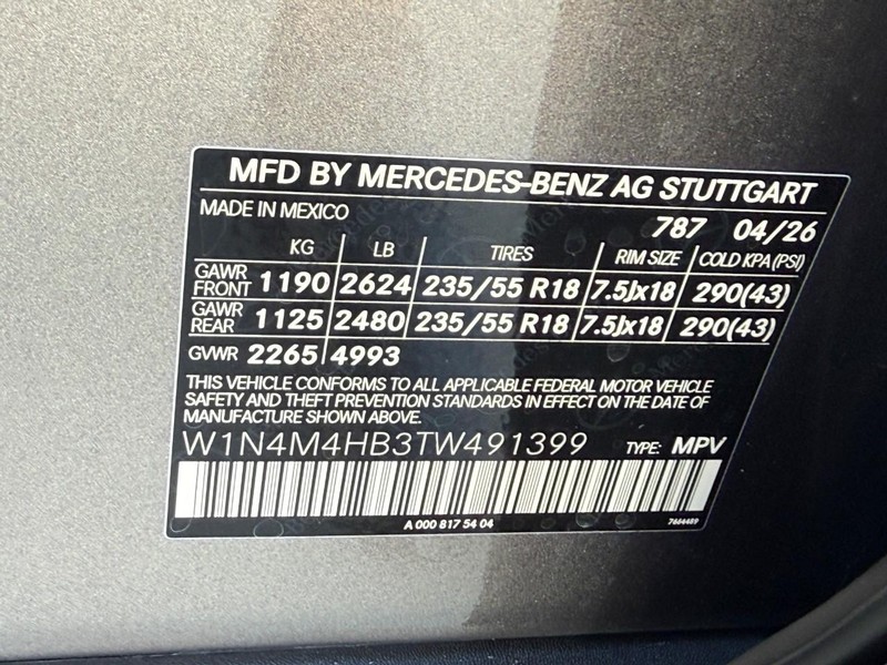 Mercedes-Benz GLB Vehicle Full-screen Gallery Image 20