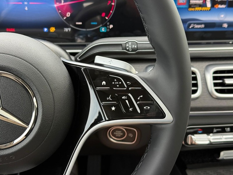 Mercedes-Benz GLE Vehicle Full-screen Gallery Image 17