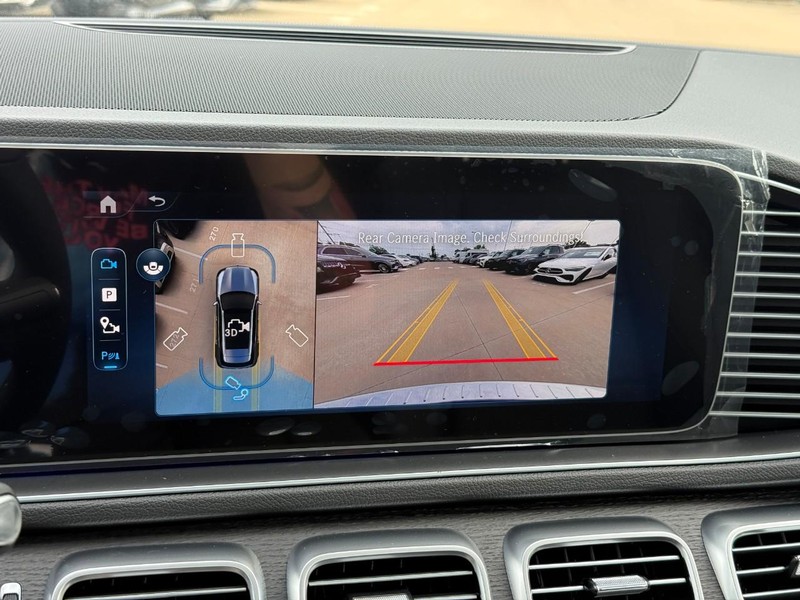 Mercedes-Benz GLE Vehicle Full-screen Gallery Image 18
