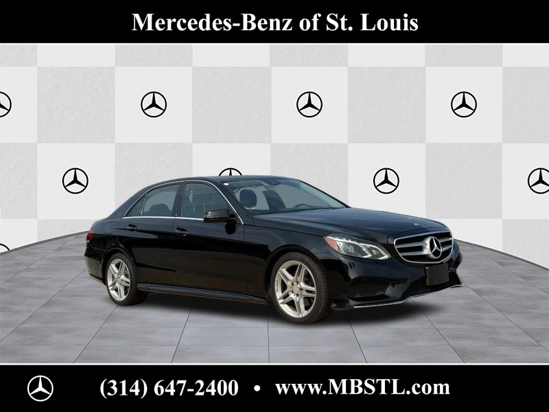 Mercedes-Benz E-Class Vehicle Full-screen Gallery Image 01
