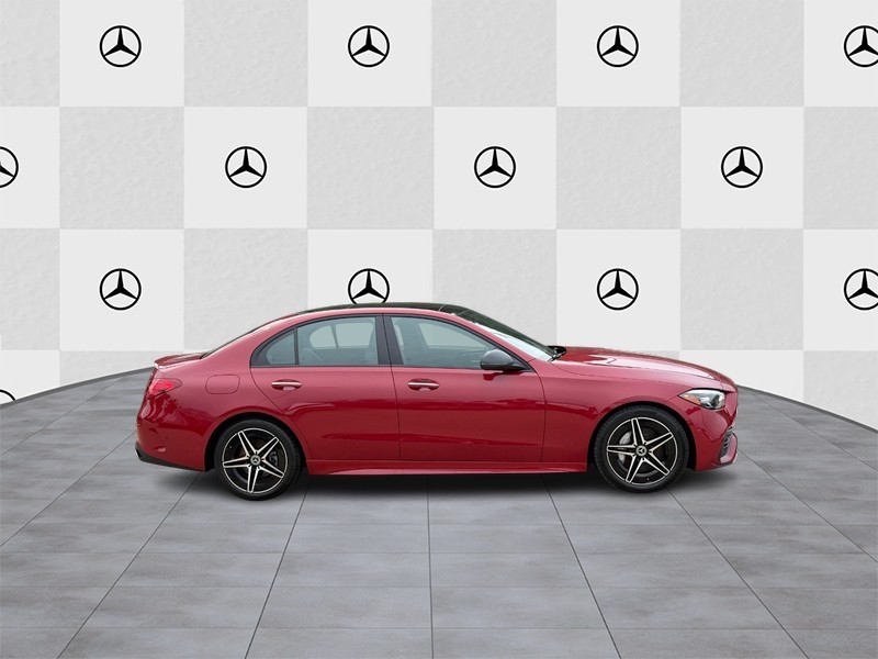 Mercedes-Benz C-Class Vehicle Full-screen Gallery Image 2
