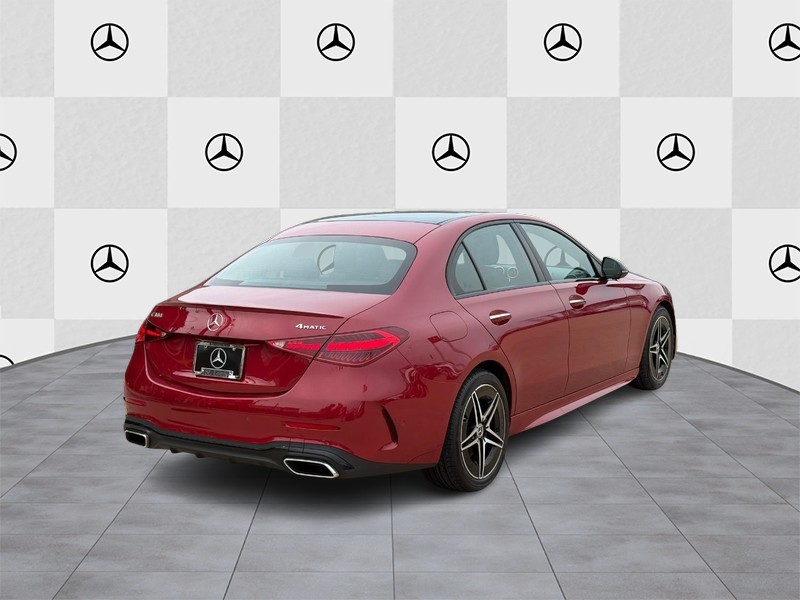 Mercedes-Benz C-Class Vehicle Full-screen Gallery Image 3
