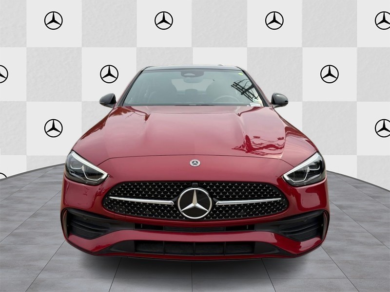 Mercedes-Benz C-Class Vehicle Full-screen Gallery Image 6