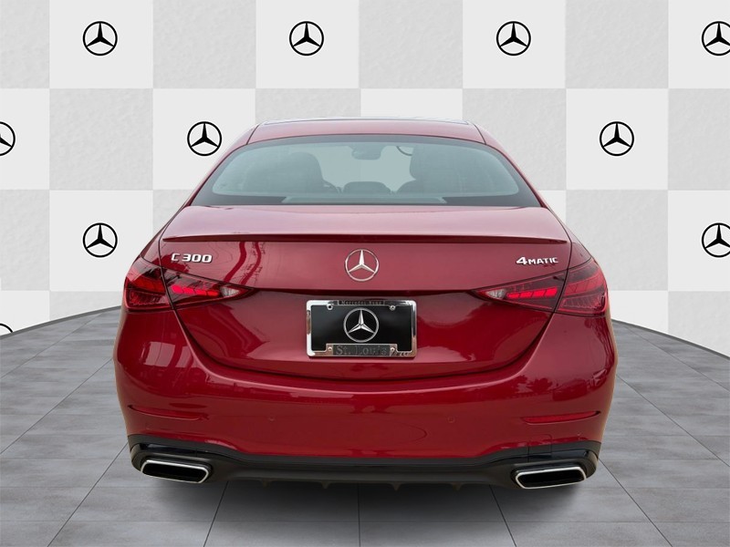 Mercedes-Benz C-Class Vehicle Full-screen Gallery Image 7