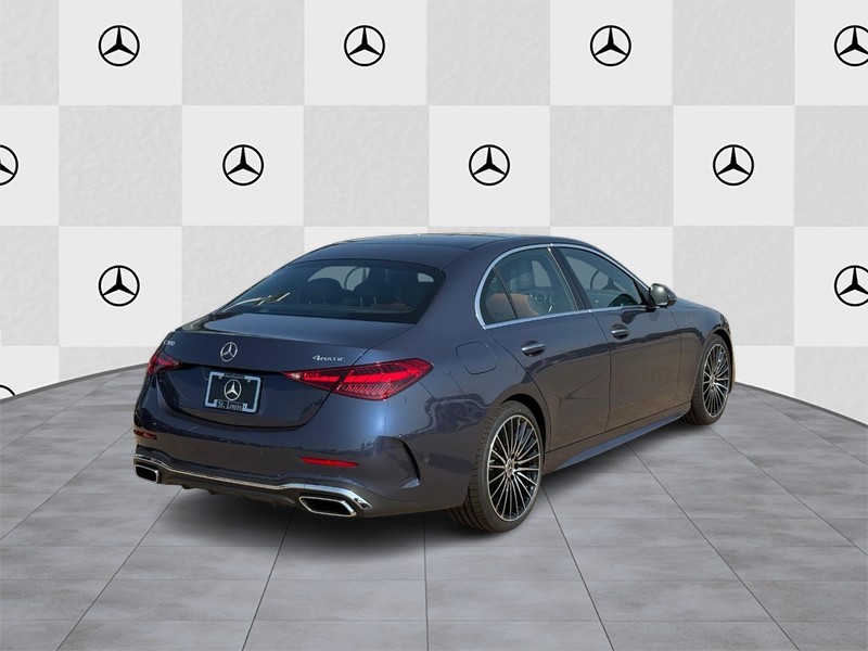 Mercedes-Benz C-Class Vehicle Full-screen Gallery Image 3
