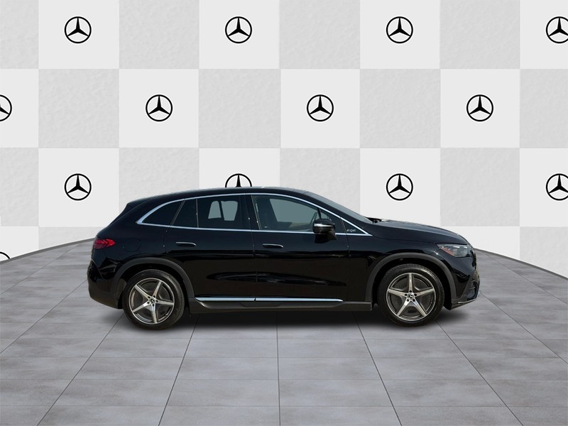 Mercedes-Benz EQE Vehicle Full-screen Gallery Image 02