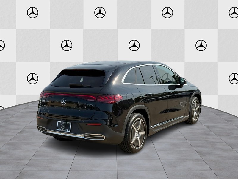 Mercedes-Benz EQE Vehicle Full-screen Gallery Image 03