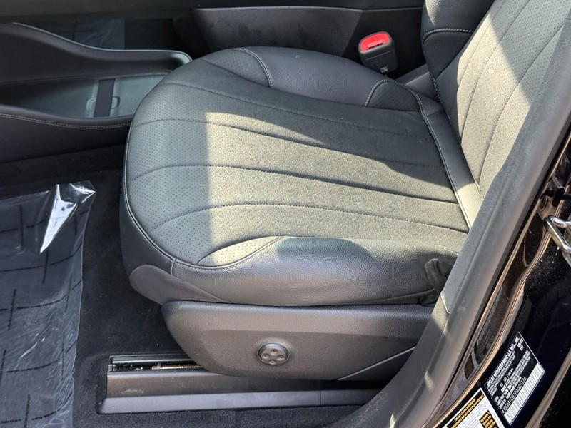 Mercedes-Benz EQE Vehicle Full-screen Gallery Image 20