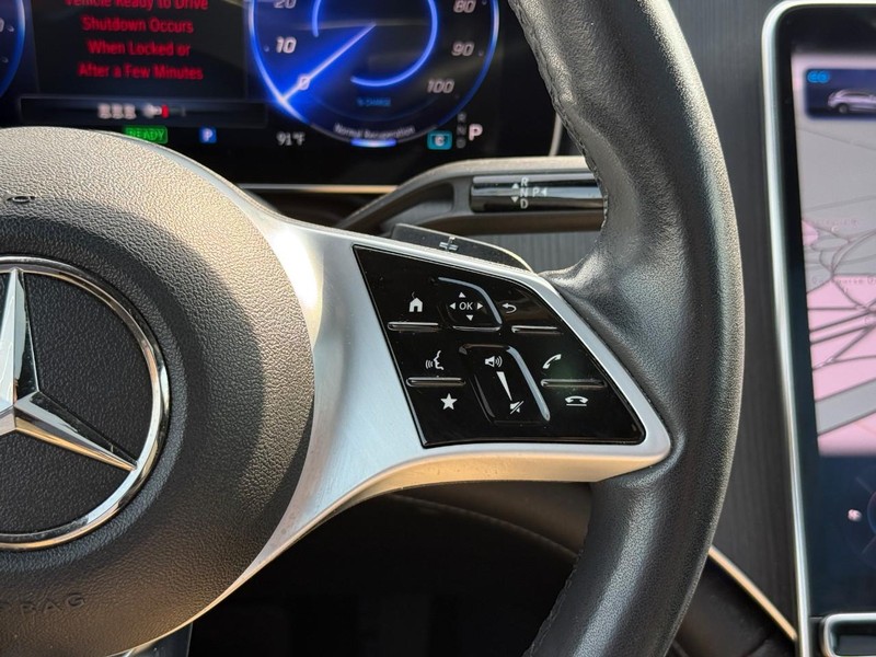 Mercedes-Benz EQE Vehicle Full-screen Gallery Image 22