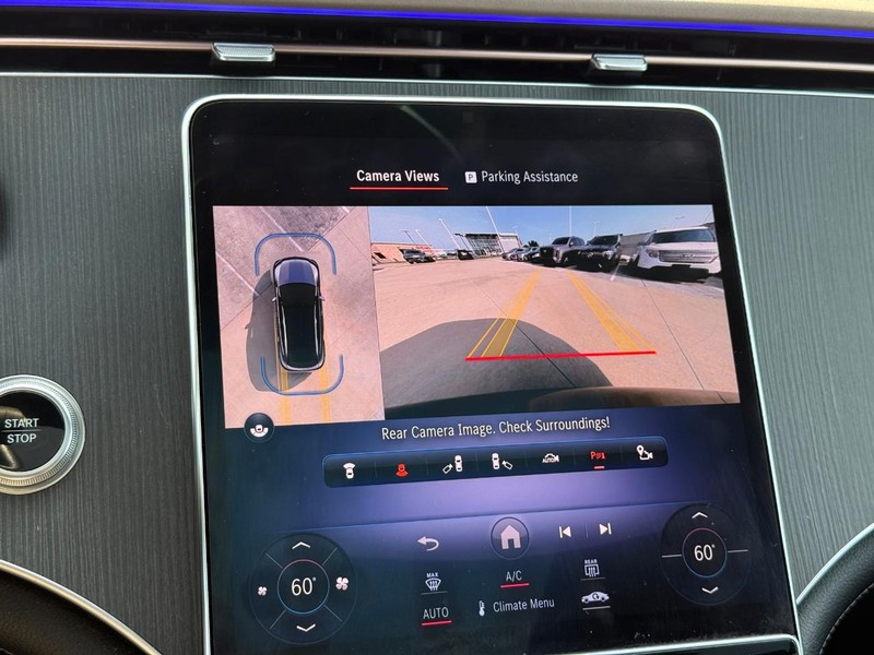 Mercedes-Benz EQE Vehicle Full-screen Gallery Image 24
