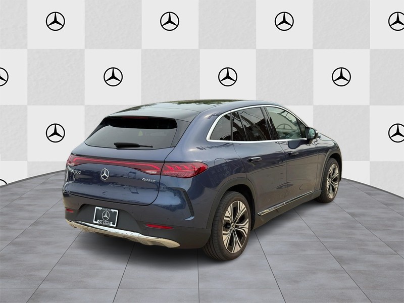 Mercedes-Benz EQE Vehicle Full-screen Gallery Image 03