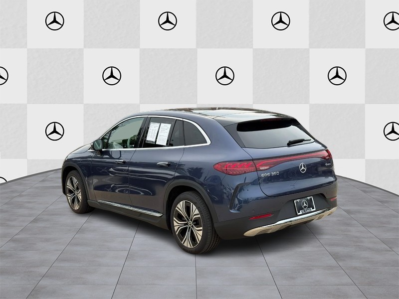 Mercedes-Benz EQE Vehicle Full-screen Gallery Image 04
