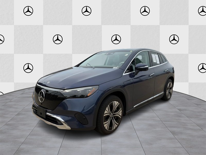 Mercedes-Benz EQE Vehicle Full-screen Gallery Image 05