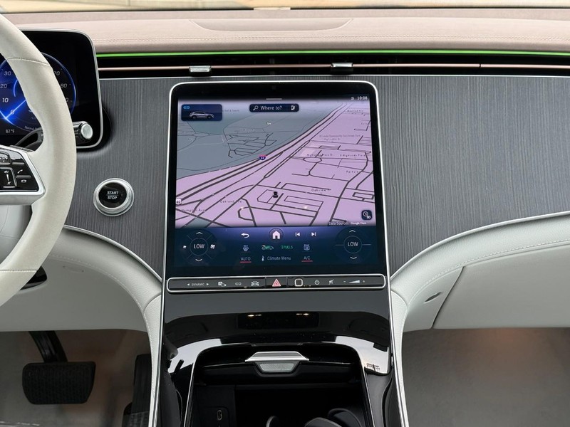 Mercedes-Benz EQE Vehicle Full-screen Gallery Image 15