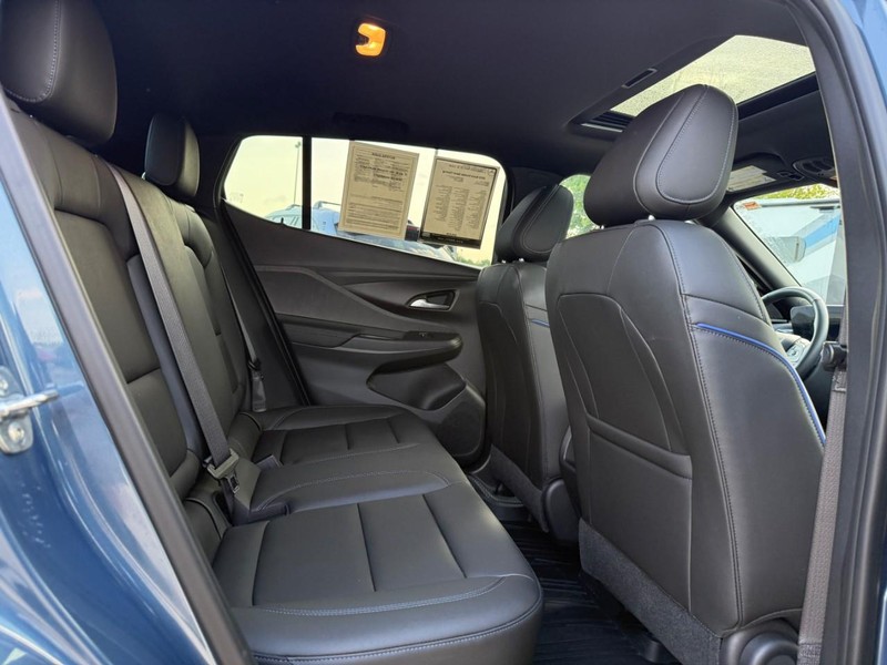 Buick Envista Vehicle Full-screen Gallery Image 10