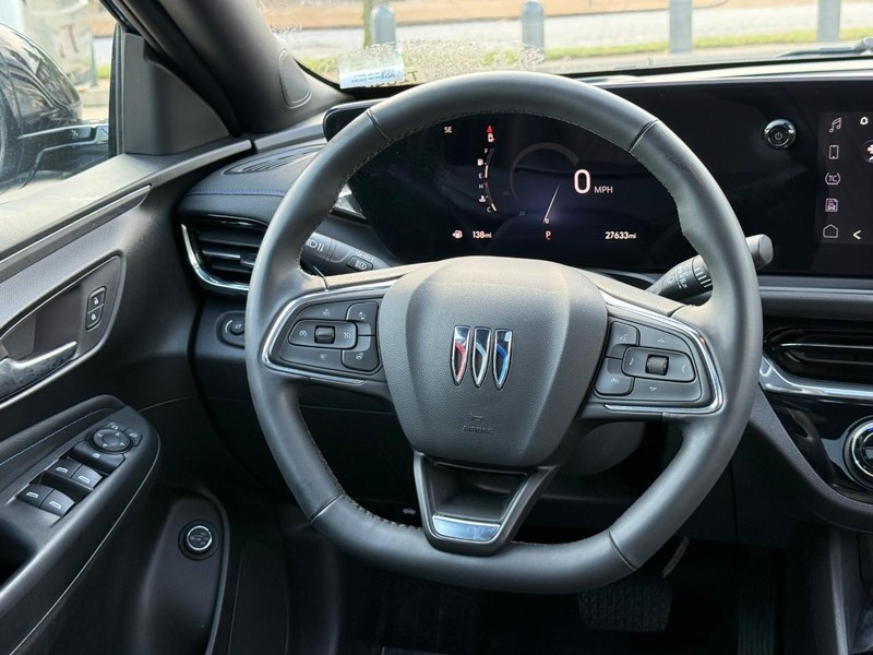 Buick Envista Vehicle Full-screen Gallery Image 12
