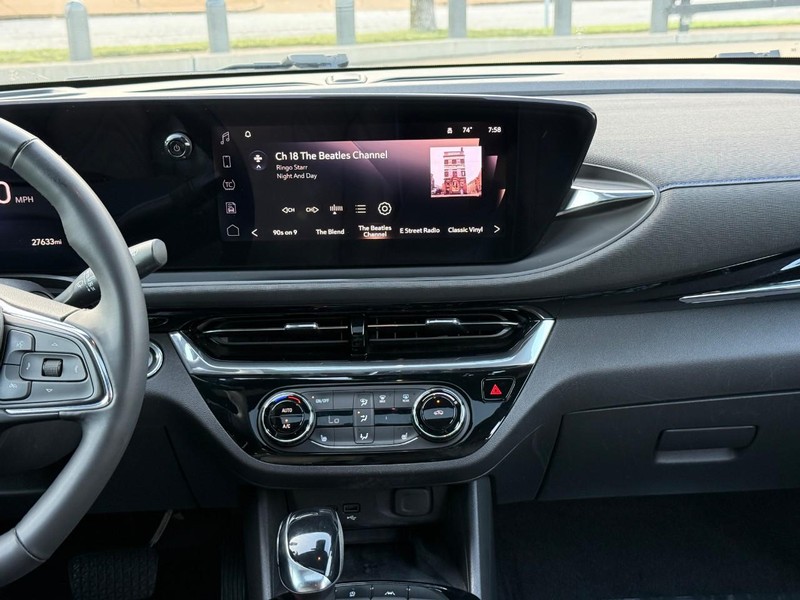 Buick Envista Vehicle Full-screen Gallery Image 13