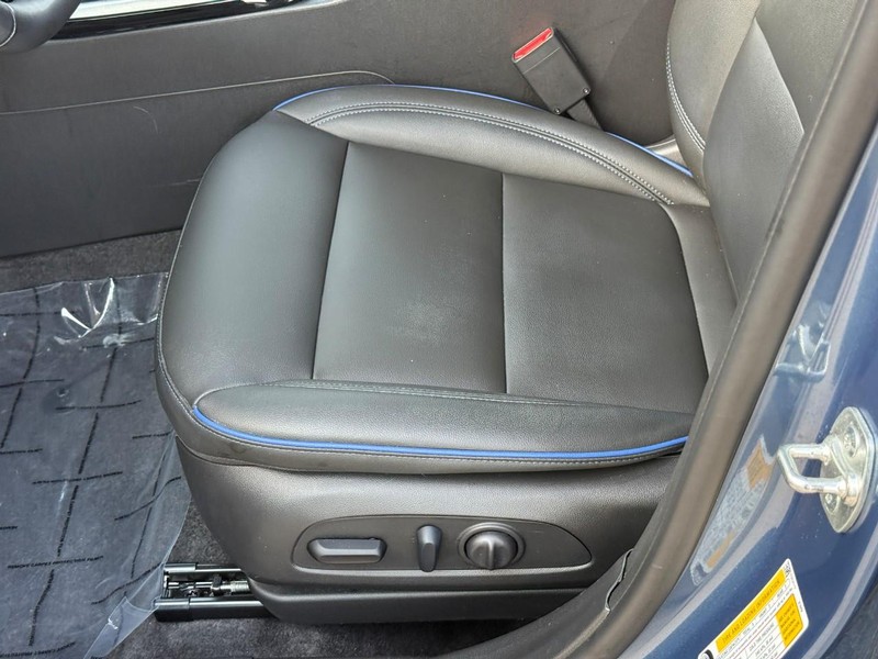 Buick Envista Vehicle Full-screen Gallery Image 16