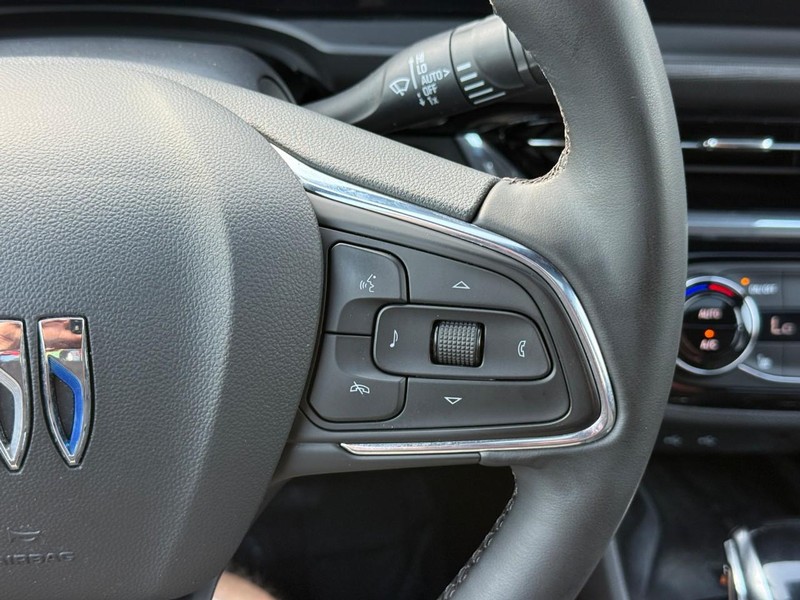 Buick Envista Vehicle Full-screen Gallery Image 19