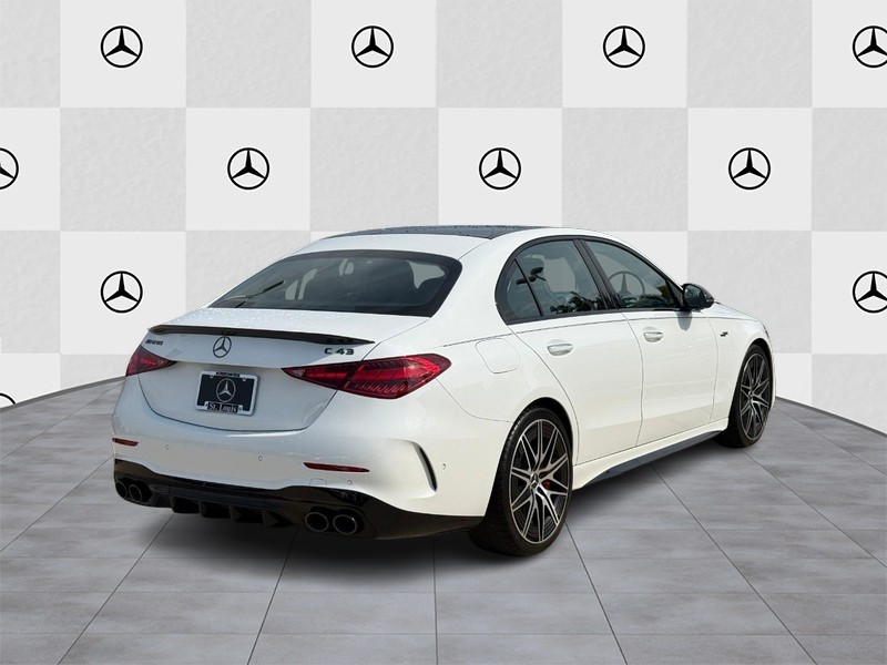 Mercedes-Benz C-Class Vehicle Full-screen Gallery Image 2