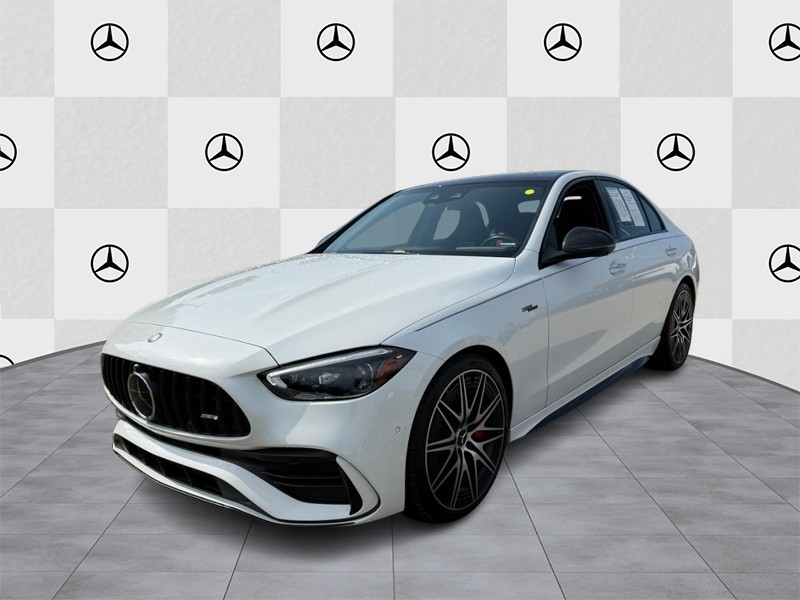 Mercedes-Benz C-Class Vehicle Full-screen Gallery Image 4