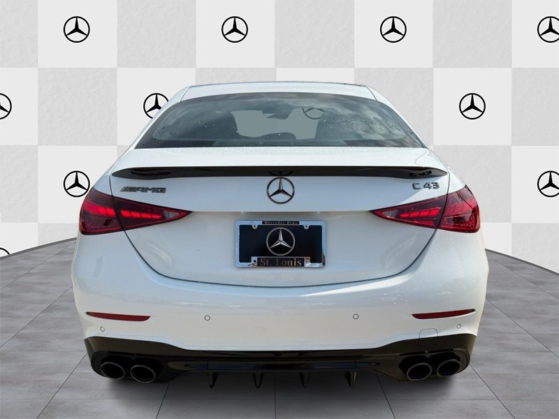 Mercedes-Benz C-Class Vehicle Full-screen Gallery Image 6