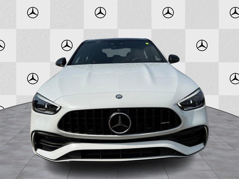 Mercedes-Benz C-Class Vehicle Full-screen Gallery Image 7