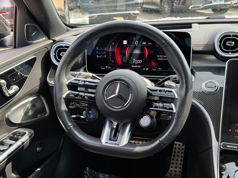 Mercedes-Benz C-Class Vehicle Full-screen Gallery Image 14