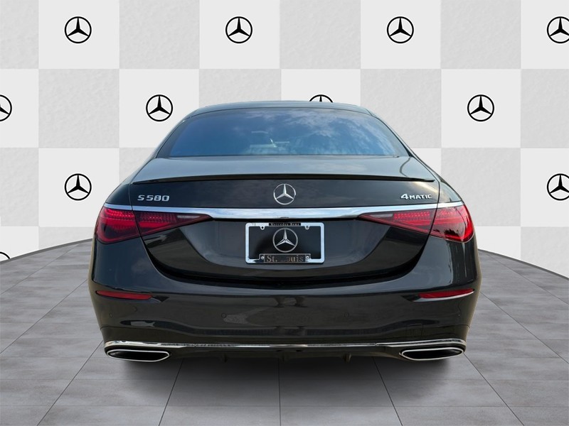 Mercedes-Benz S-Class Vehicle Full-screen Gallery Image 6