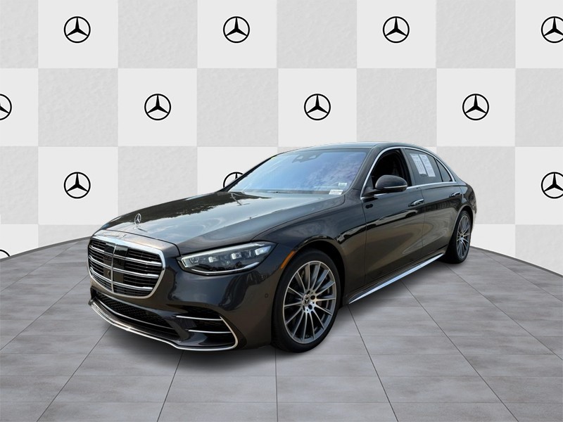Mercedes-Benz S-Class Vehicle Full-screen Gallery Image 7