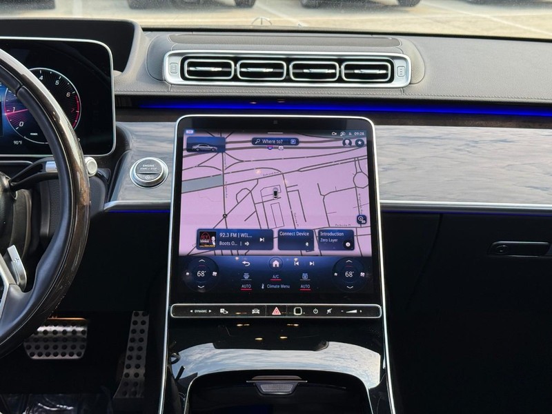 Mercedes-Benz S-Class Vehicle Full-screen Gallery Image 15