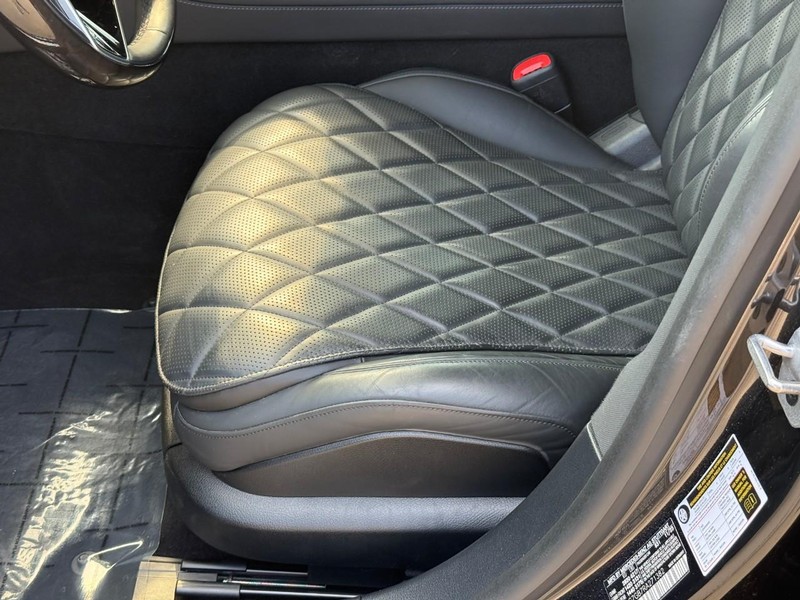 Mercedes-Benz S-Class Vehicle Full-screen Gallery Image 20