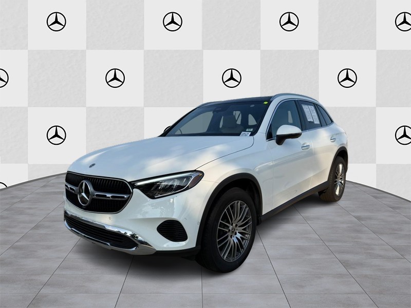 Mercedes-Benz GLC Vehicle Full-screen Gallery Image 5