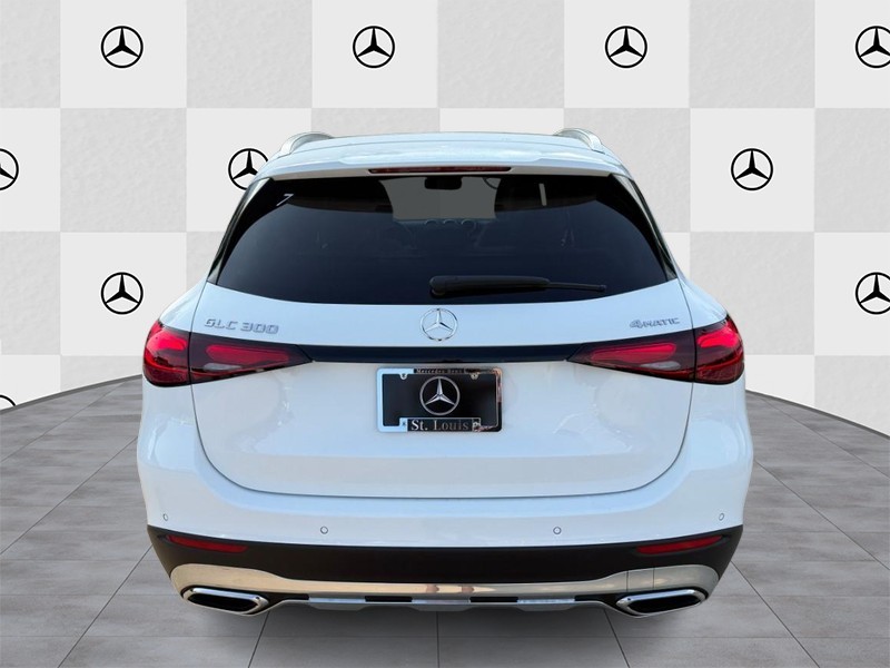 Mercedes-Benz GLC Vehicle Full-screen Gallery Image 6