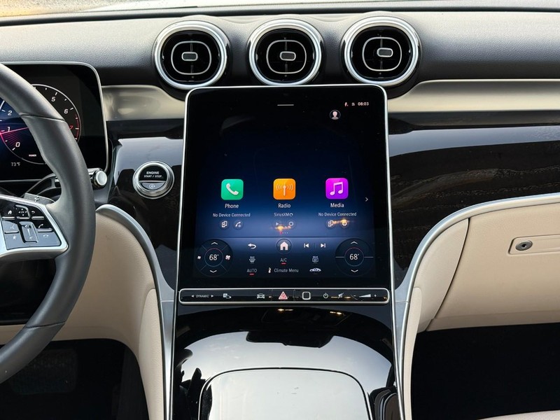 Mercedes-Benz GLC Vehicle Full-screen Gallery Image 16