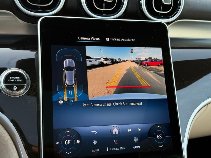 Mercedes-Benz GLC Vehicle Full-screen Gallery Image 24