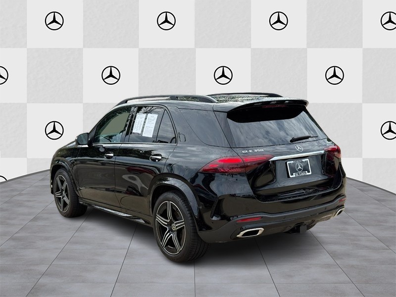 Mercedes-Benz GLE Vehicle Full-screen Gallery Image 3