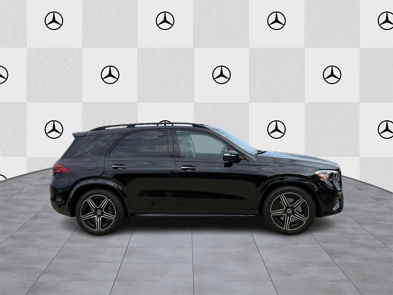 Mercedes-Benz GLE Vehicle Full-screen Gallery Image 5