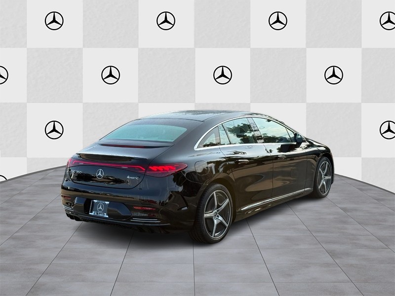 Mercedes-Benz EQE Vehicle Full-screen Gallery Image 3