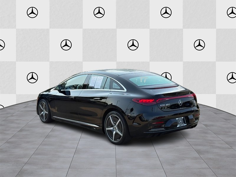 Mercedes-Benz EQE Vehicle Full-screen Gallery Image 4