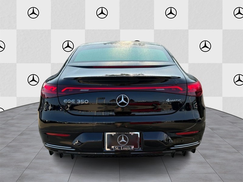 Mercedes-Benz EQE Vehicle Full-screen Gallery Image 6