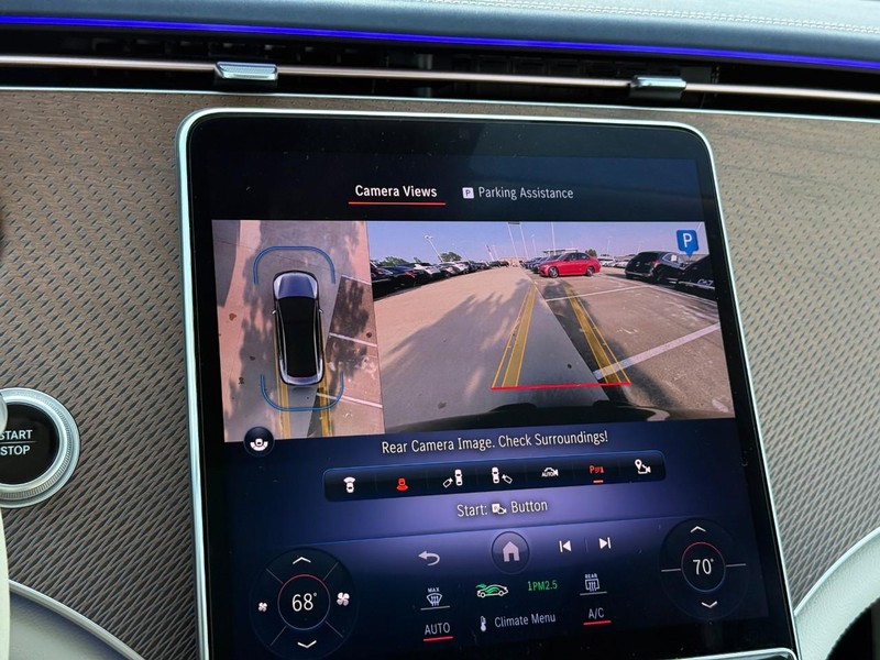 Mercedes-Benz EQE Vehicle Full-screen Gallery Image 22