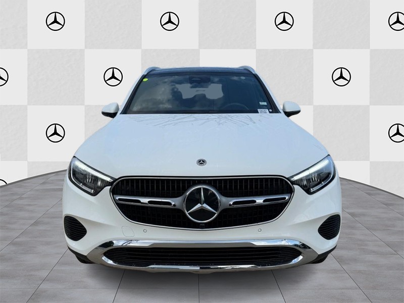 Mercedes-Benz GLC Vehicle Full-screen Gallery Image 7